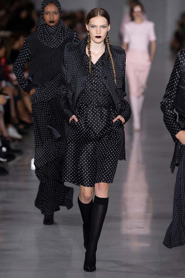 Maxmara Dots Runway 002 Max Mara Maxmara Dots Runway 002 Max Mara